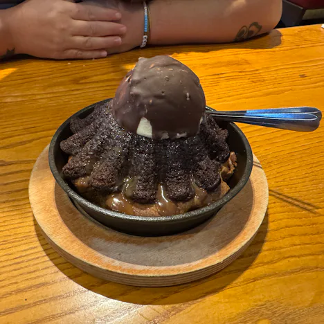 I tried the molten cookie hack from Chili's .