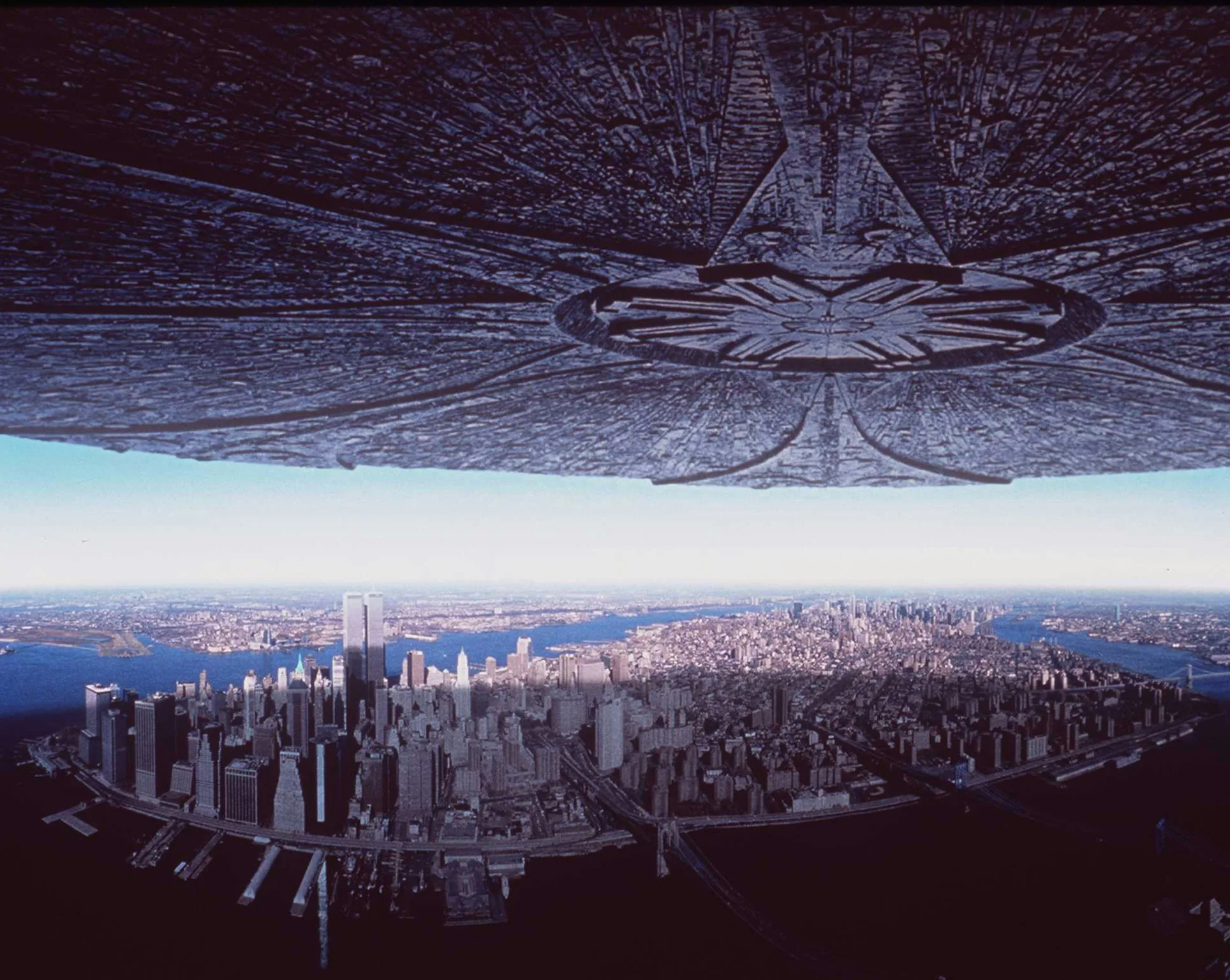 6/96- Alien Ship Over New York City. Scenes From "Independence Day" The New Thriller From 20Th Centu...