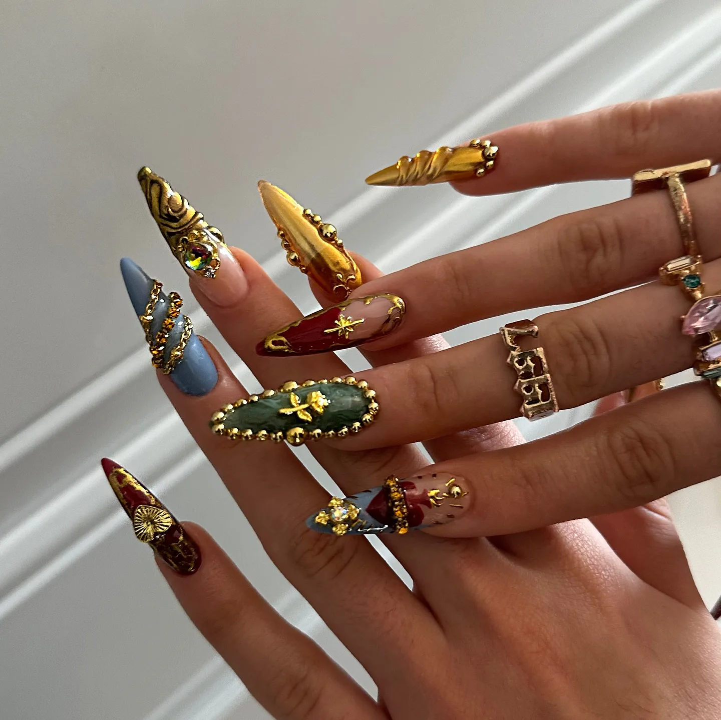 baroque manicures