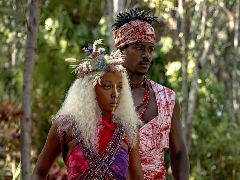 Thusbo Mbedu and Damson Idris in Children of Blood and Bone