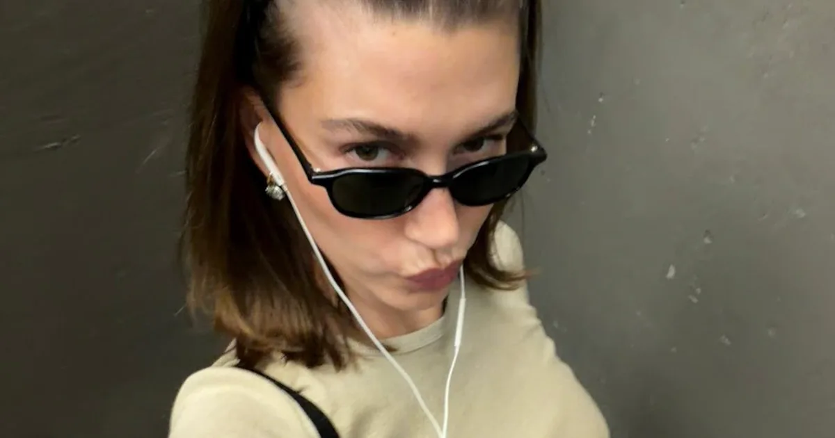 Hailey Bieber's Go-To Summer Accessory Is Very '90s-Coded