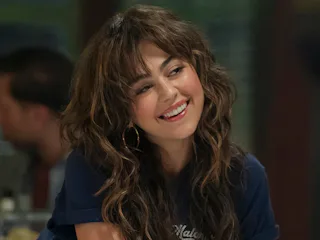 Here's how to get Allie Hayes' "disconnected shag" haircut on 'Off Campus'.