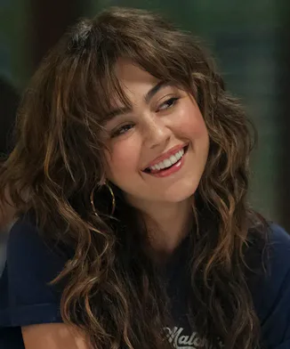 Here's how to get Allie Hayes' "disconnected shag" haircut on 'Off Campus'.