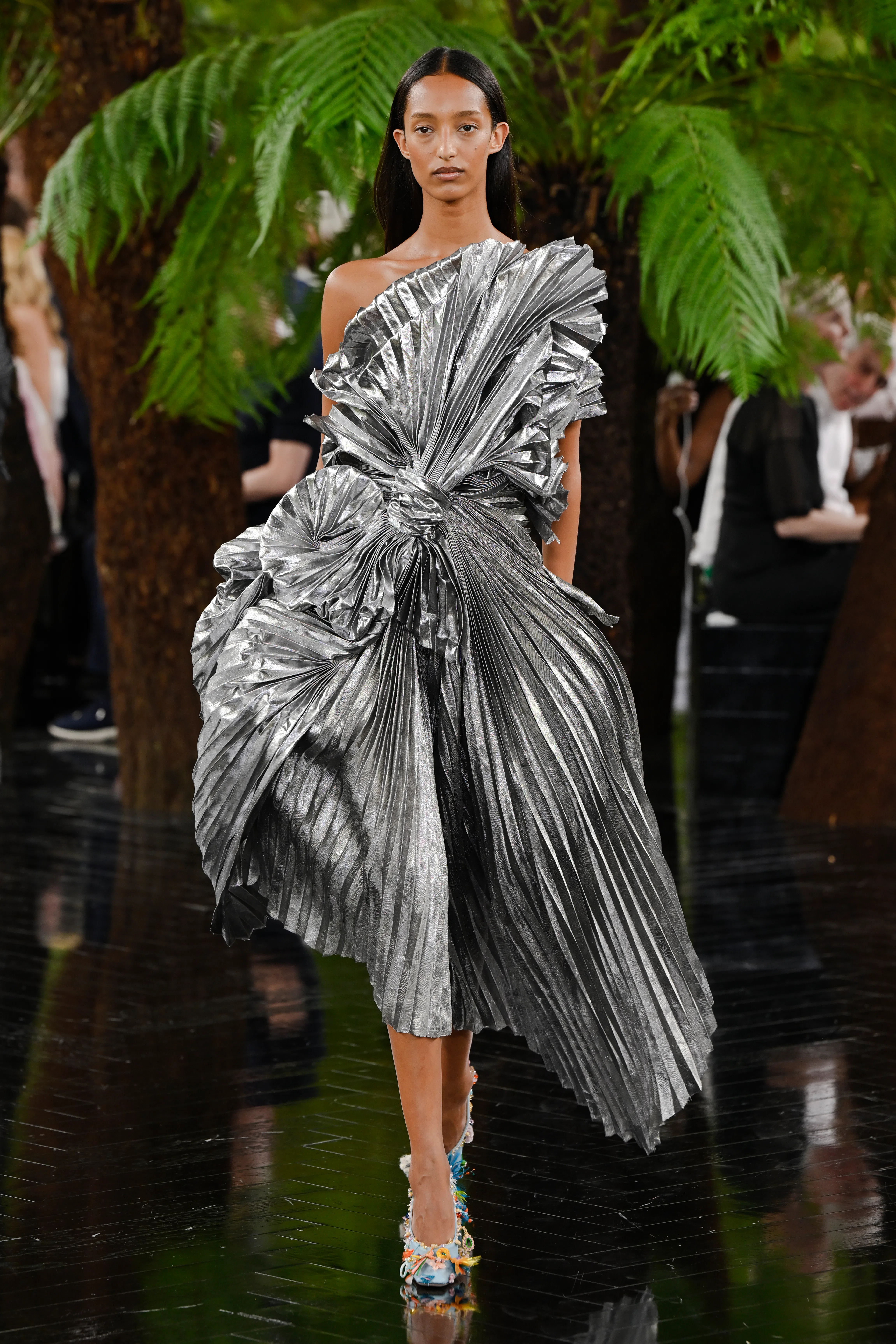 Dior Fall 2026 Couture Melds Sculptural Fashion With “Spontaneous Joy”