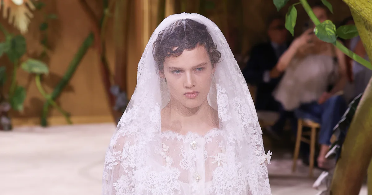 Matthieu Blazy präsentiert „Sartorial Story Time“ für Chanels Couture-Show ...