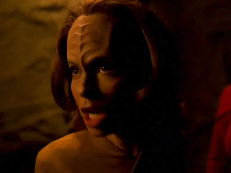 Lisa LoCicero as Miral Paris