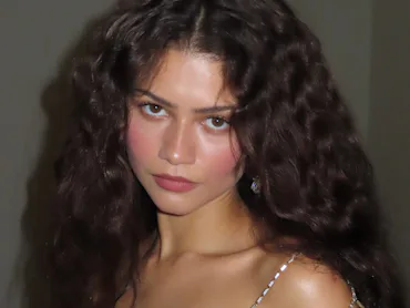 Brushed-out curls are trending and they're serving major lioness energy.