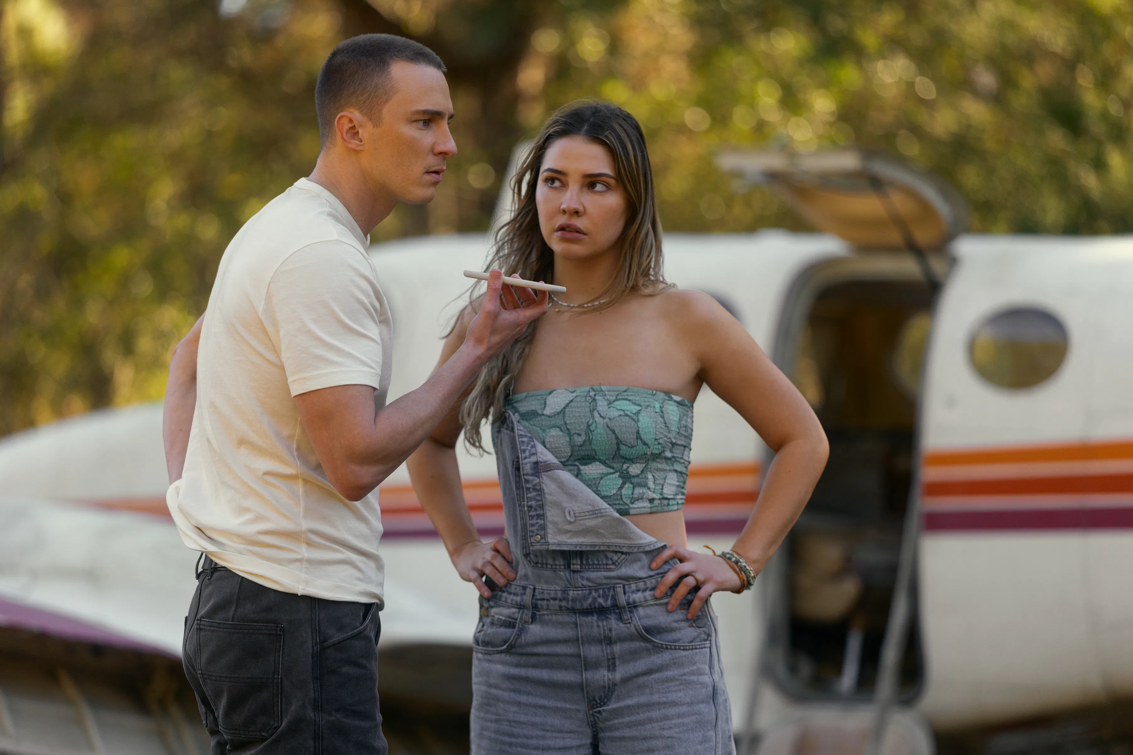 Madelyn Cline talks about her final scene with Drew Starkey in 'Outer Banks' Season 5. 