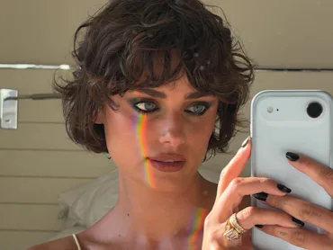 Model Taylor Hill with a tousled, grown-out pixie haircut