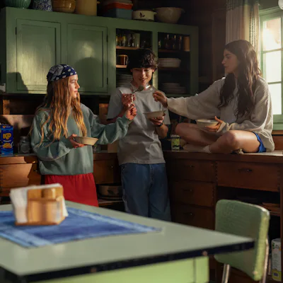 Ramona (Amélie Hoeferle), Ellis (Jacob Whiteduck-Lavoie), Annie Jacobson (Ella Rubin) in Season 1 of 'Sterling Point' on Prime Video.