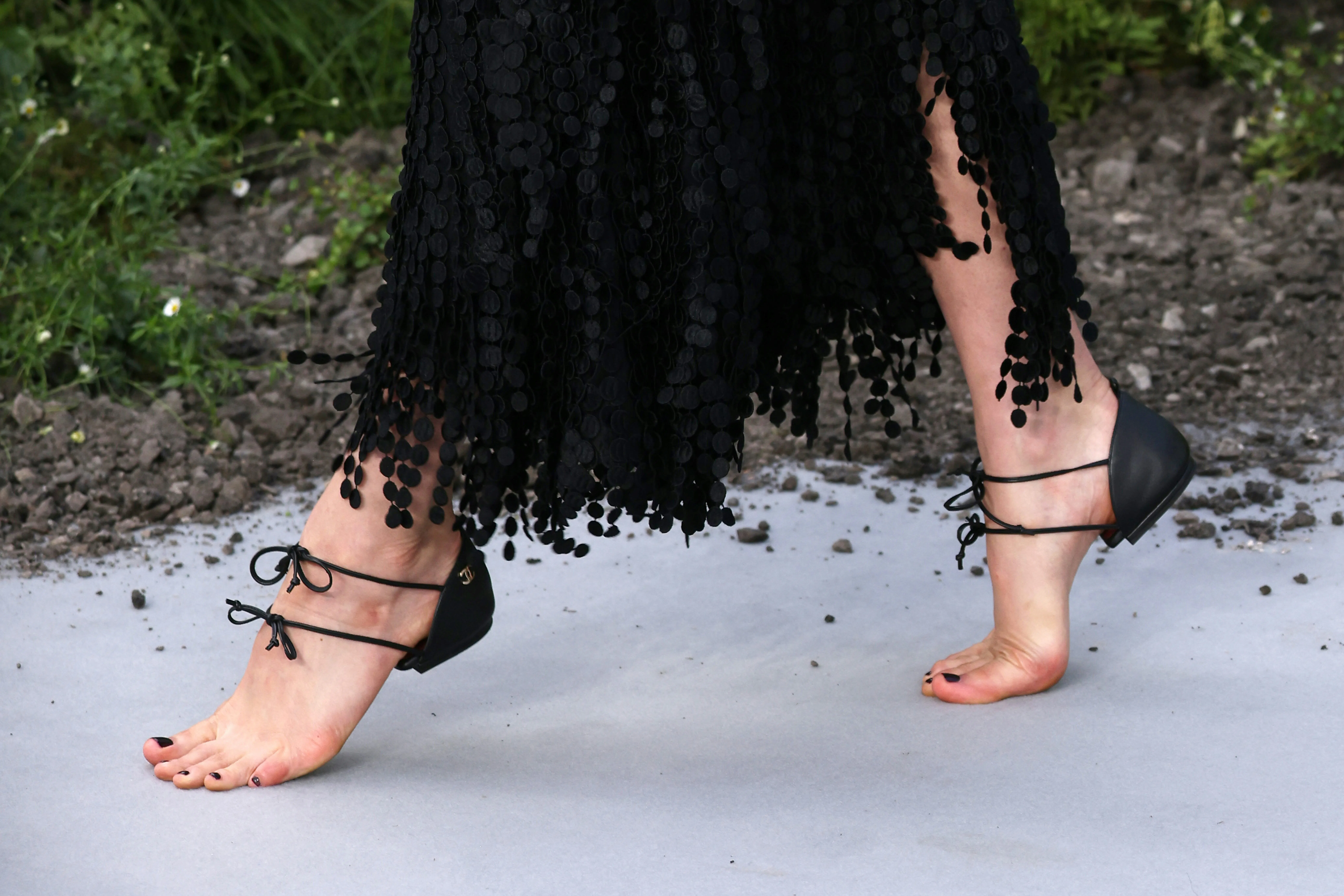 Margaret Qualley Wears Chanel's Viral Half-Shoes on the Red Carpet