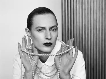 Black and white picture of Julia Nobis wearing pearls