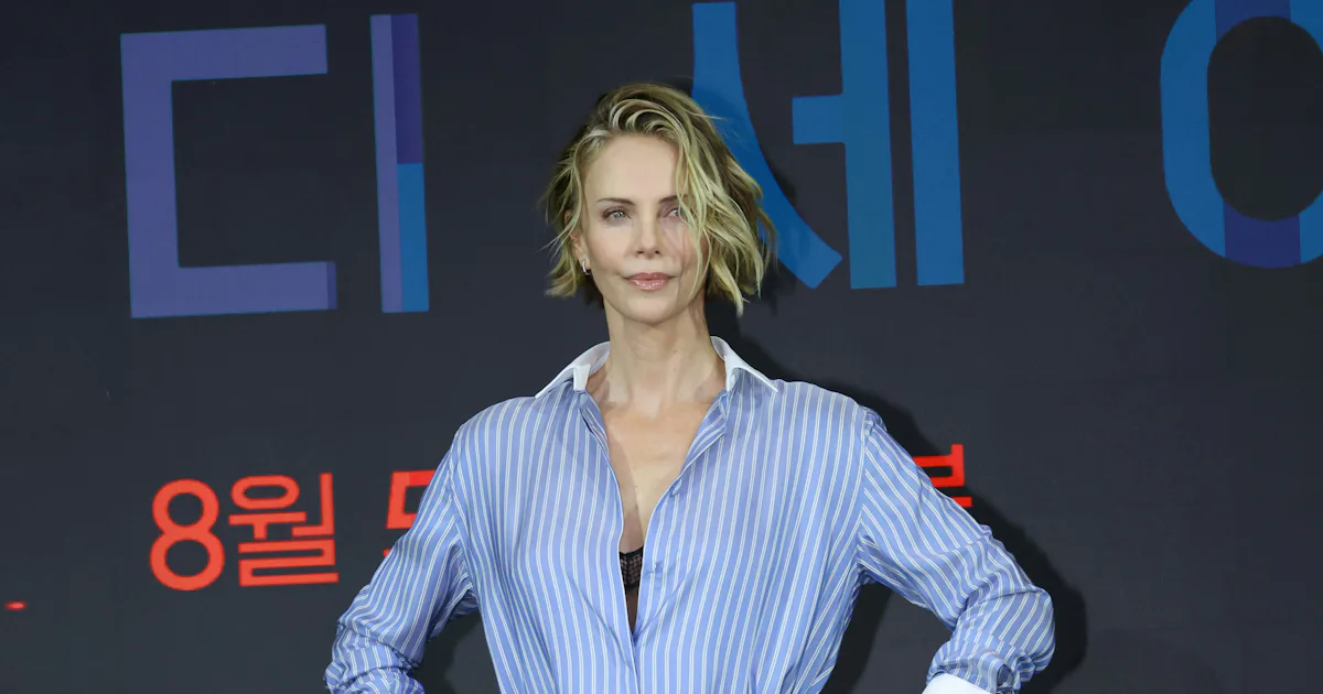 Charlize Theron pone a prueba los límites de lo transparente con una falda de plástico