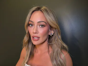 Behind Hilary Duff's 'Lucky Me' tour glam, courtesy of her makeup artist.
