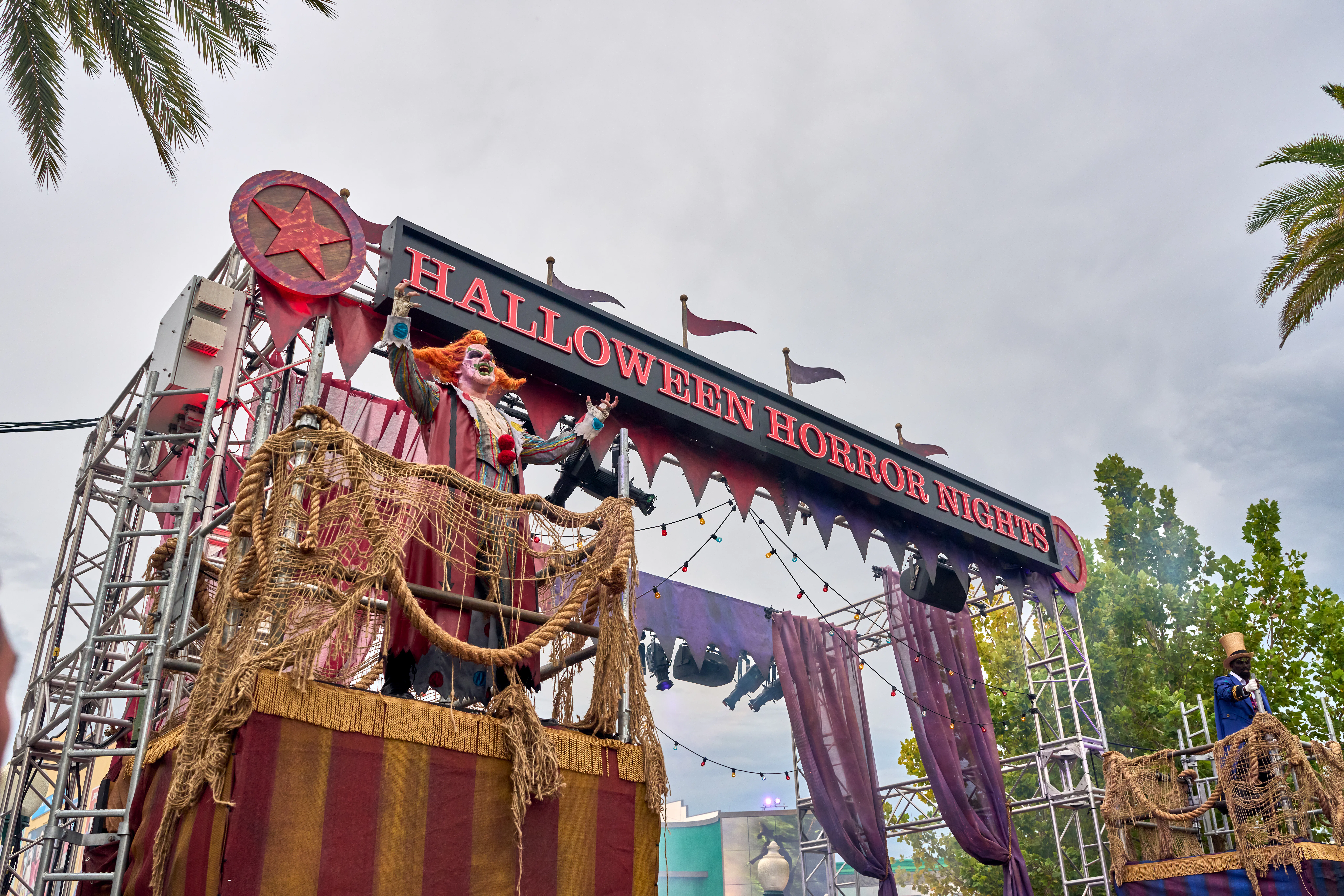 I go to Universal Orlando’s Halloween Horror Nights every year, and 2026 is unmatched. Here’s the te...