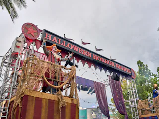 I go to Universal Orlando’s Halloween Horror Nights every year, and 2026 is unmatched. Here’s the te...