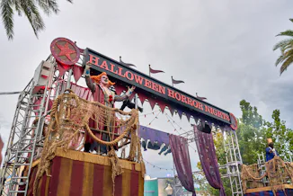 I go to Universal Orlando’s Halloween Horror Nights every year, and 2026 is unmatched. Here’s the te...