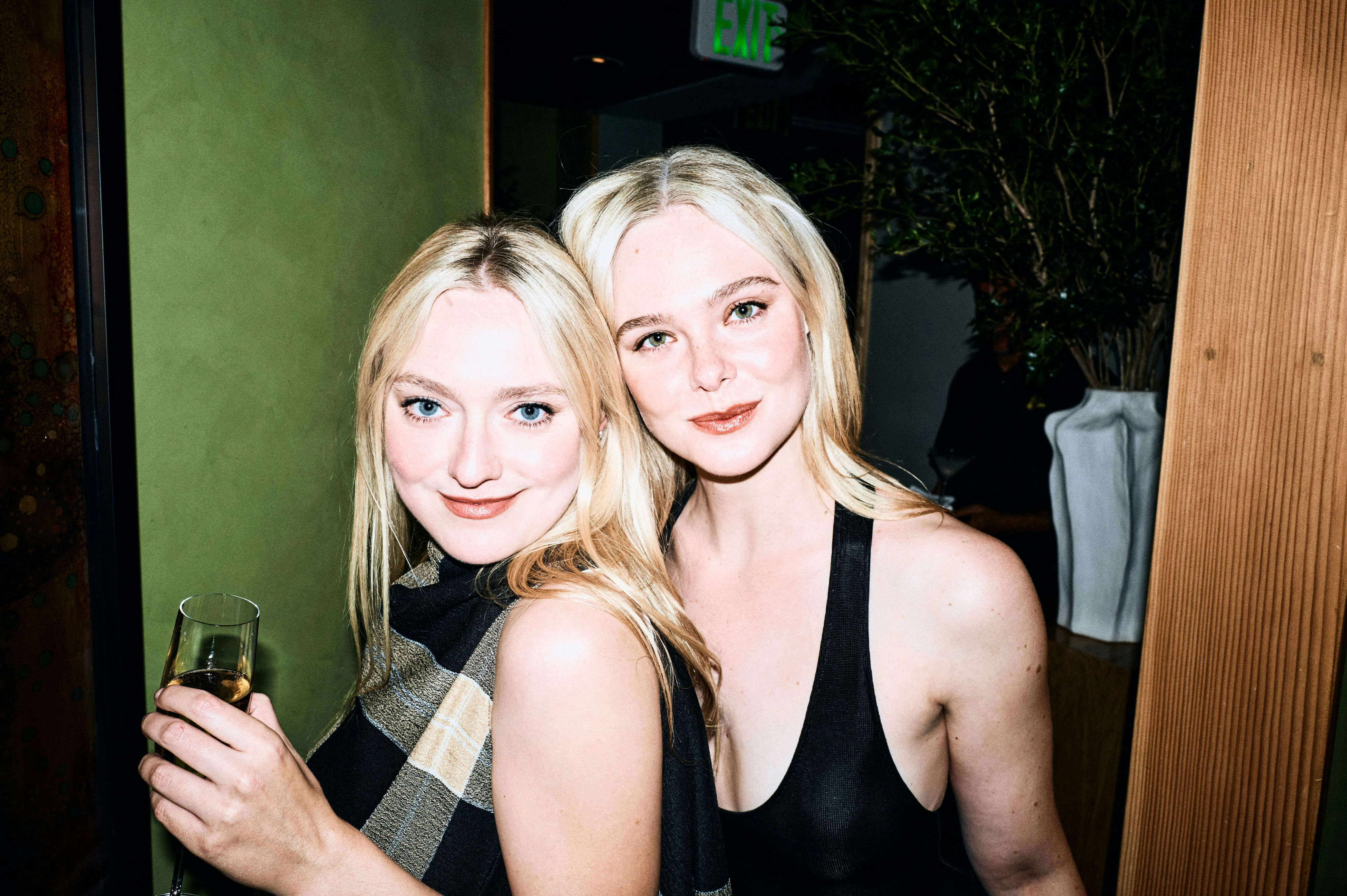 Dakota and Elle Fanning