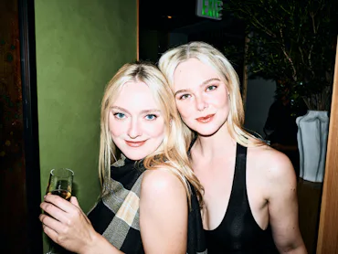 Dakota and Elle Fanning