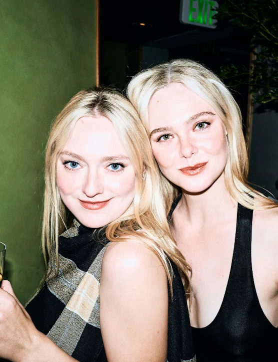 Dakota and Elle Fanning
