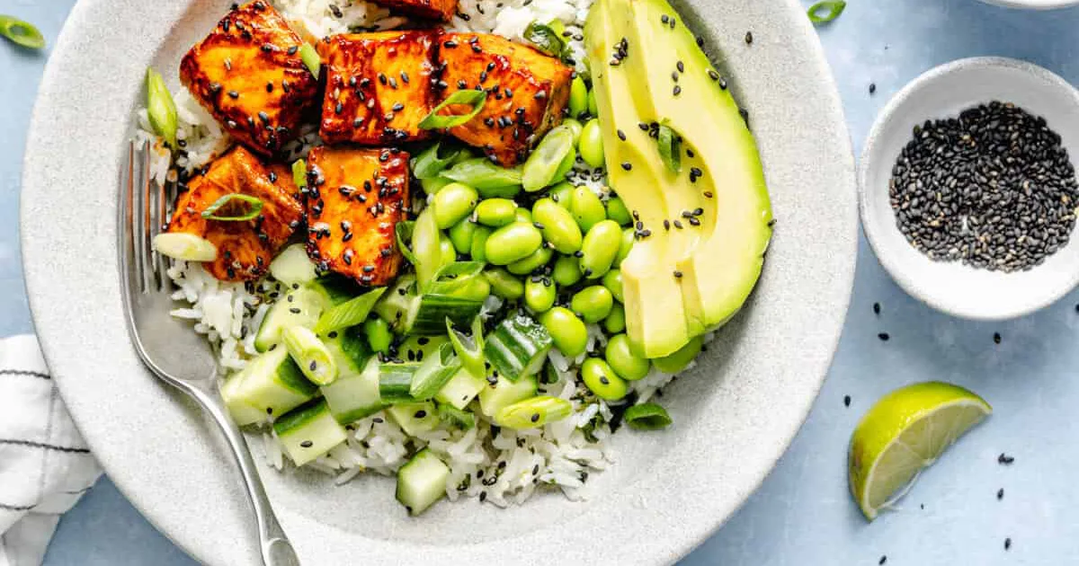 10 Healthy Bowl Dinner Recipes That Make Satisfying, Flavorful Meals Easy