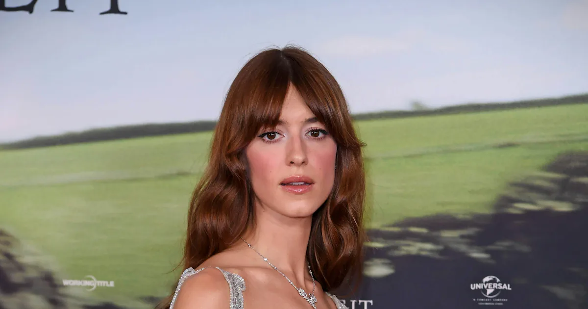 Daisy Edgar-Jones's Archival Armani Gown Is All About the Romantic Shoulders