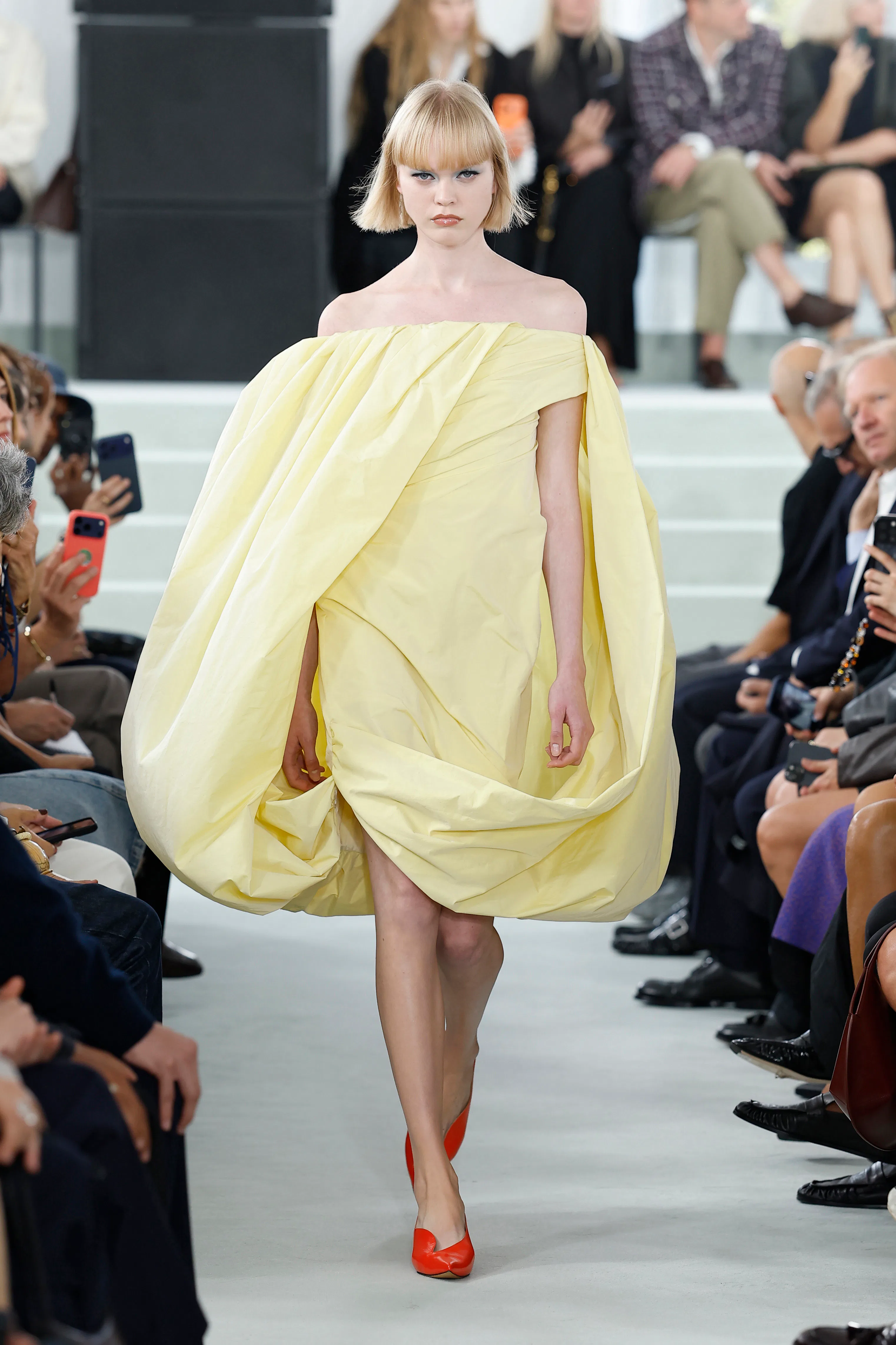 JIL SANDER シアー ジャガード 半袖 トップス イエロー 34 Jil Sander Spring 2027 Walks the Line Between Severity and Softness