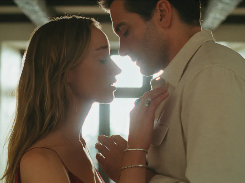 Phoebe Dynevor and Jake Gyllenhaal in Remain