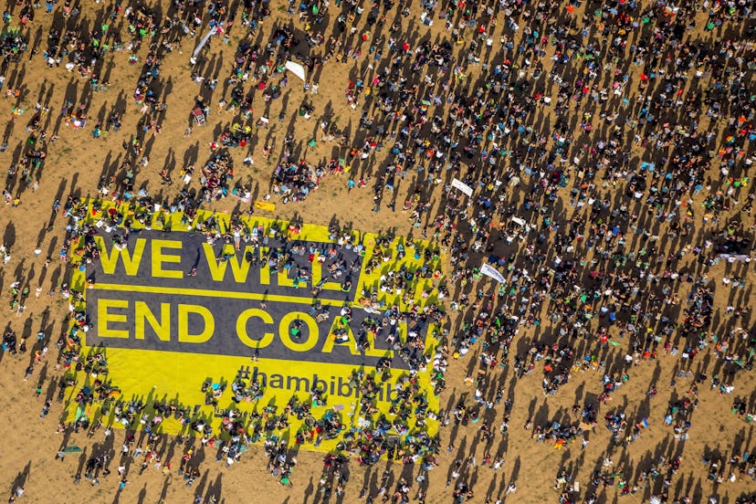 Many people on large-scale demonstration with Banner We will end coal, against the deforestation of ...