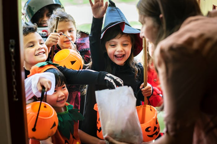 Little children trick or treating on Halloween, knock knock halloween jokes