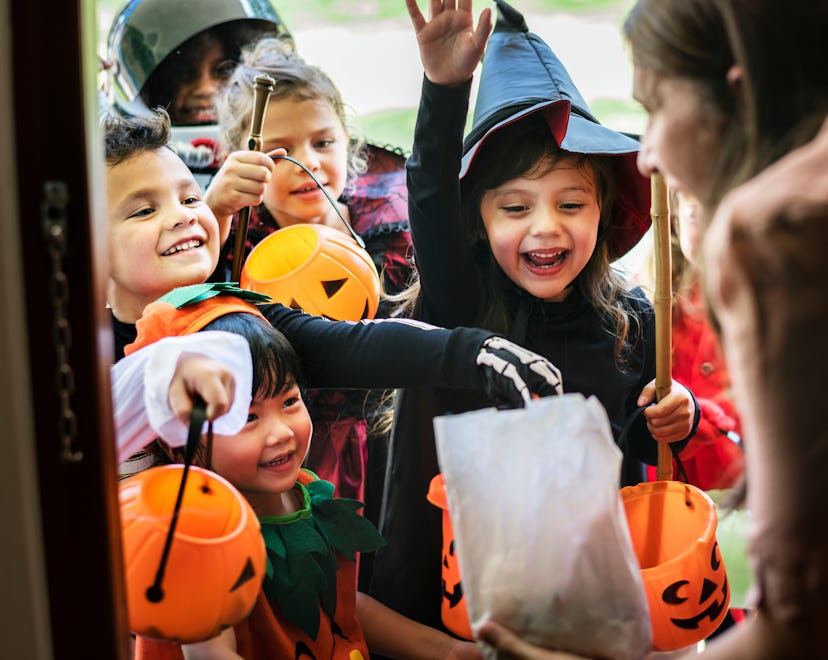 Little children trick or treating on Halloween, knock knock halloween jokes