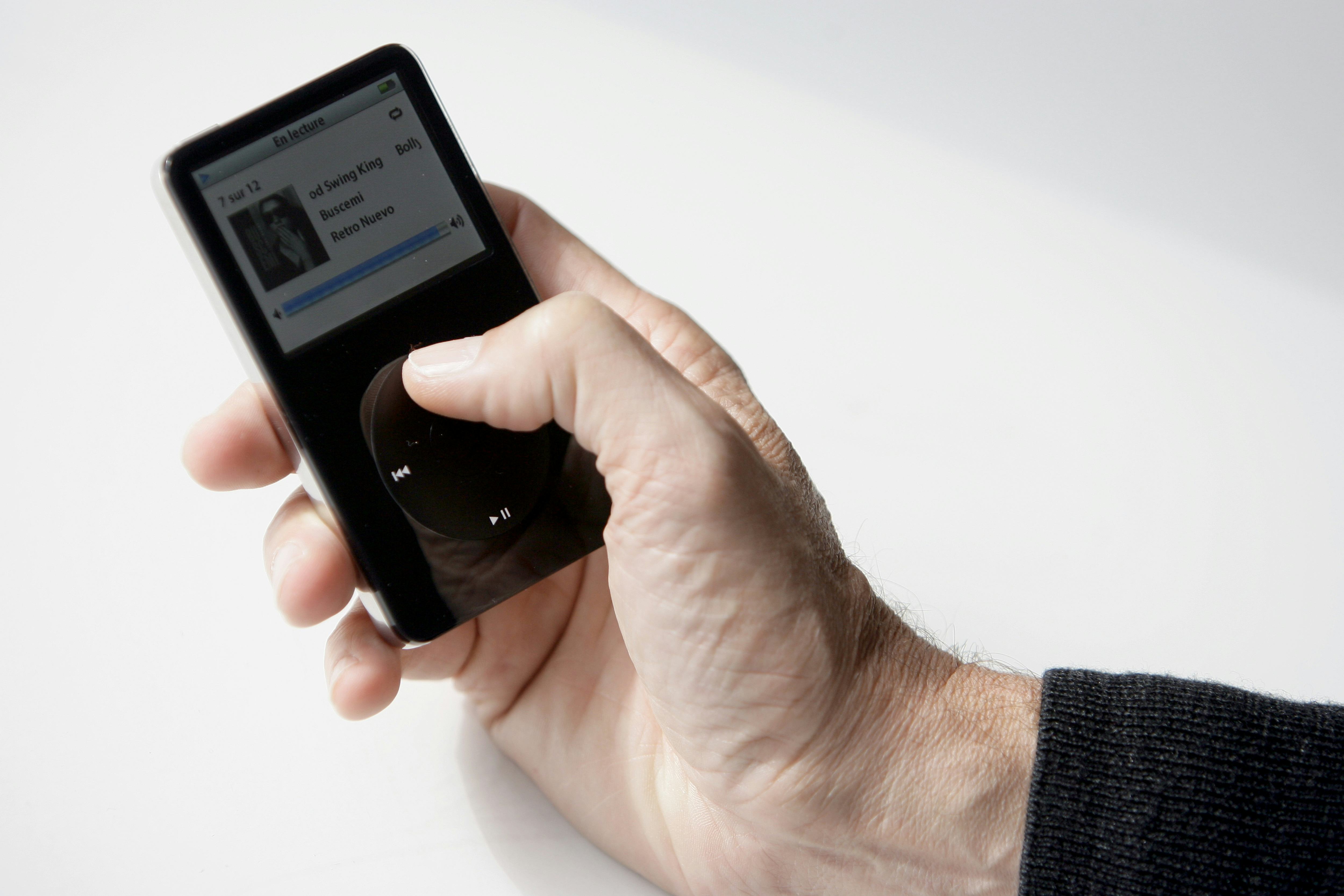 Hand holding an Ipod