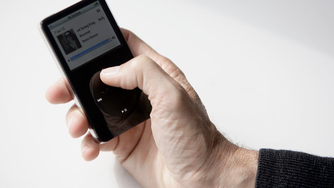 Hand holding an Ipod