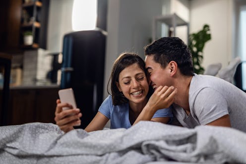 Can a rebound relationship last? Here's how to know if it's a rebound or love, according to experts.