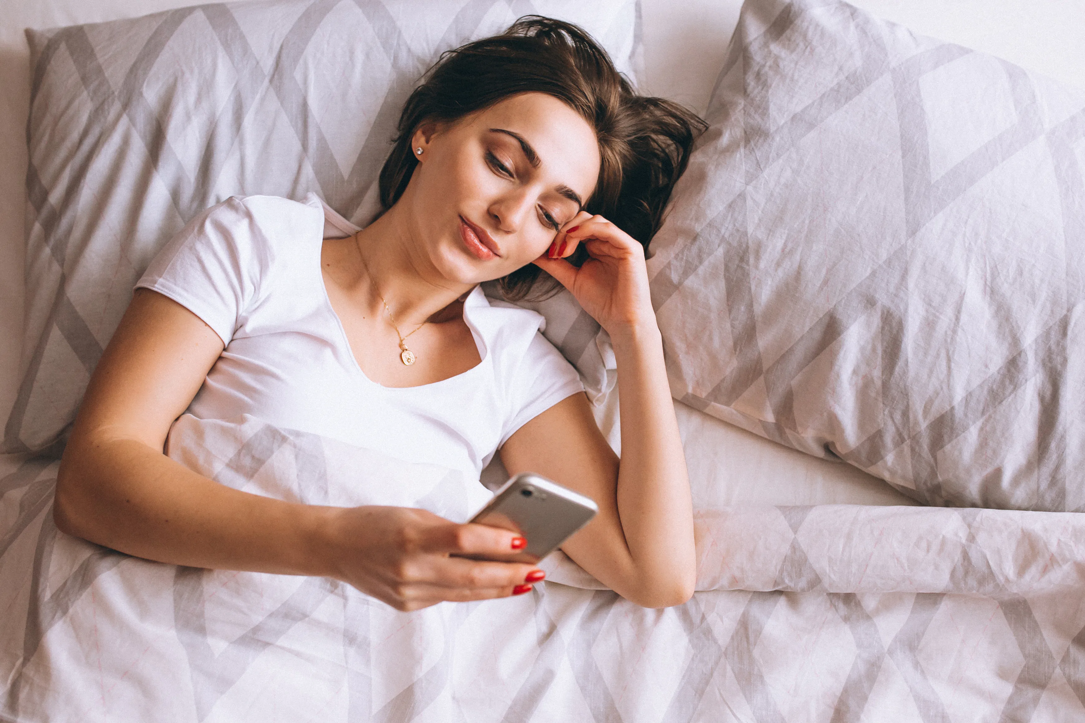 12 Flirty Questions To DM Your Crush When You're In The Mood To Chat