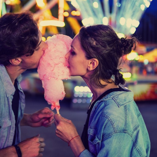 is kingbach dating amanda cerny