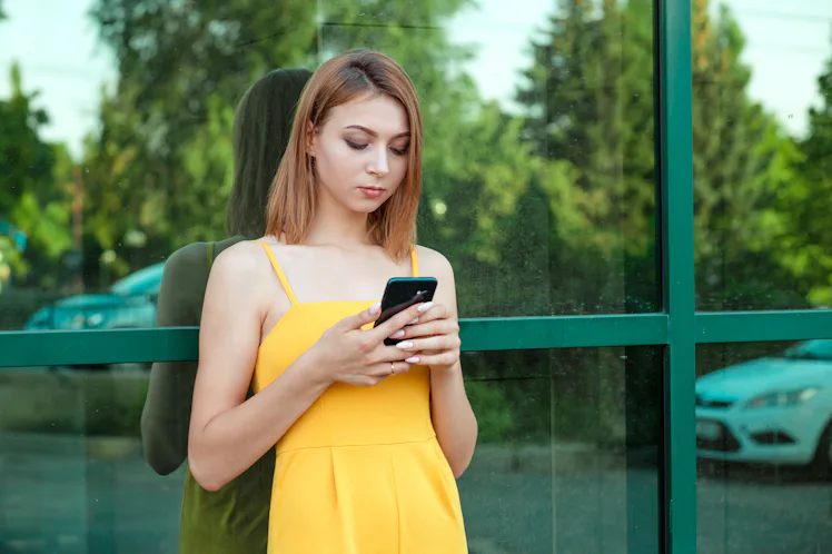 When Someone Takes Forever To Text Back, Here's How To Handle It