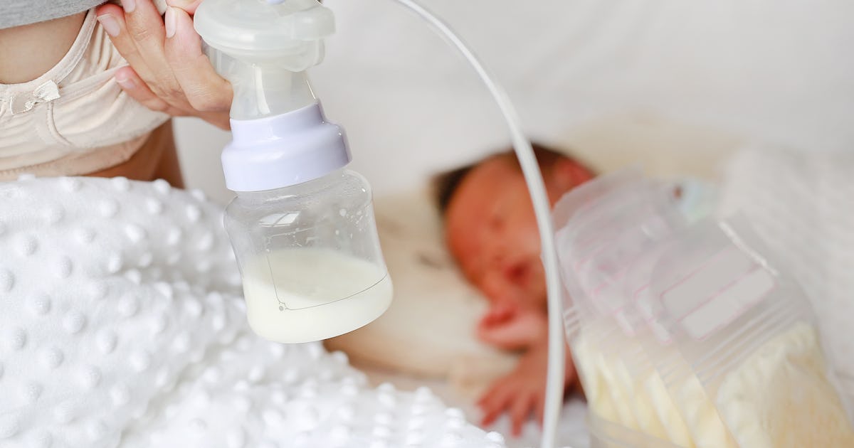 Can You Pump With Mastitis? Here's What The Experts Say