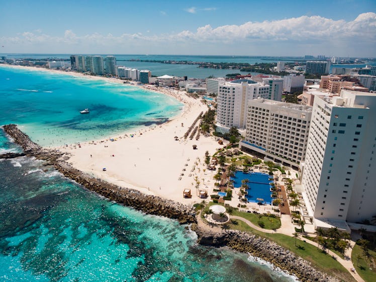 Dollar Flight Club's Nov. 1 Deals To Cancun are over 50% percent off.