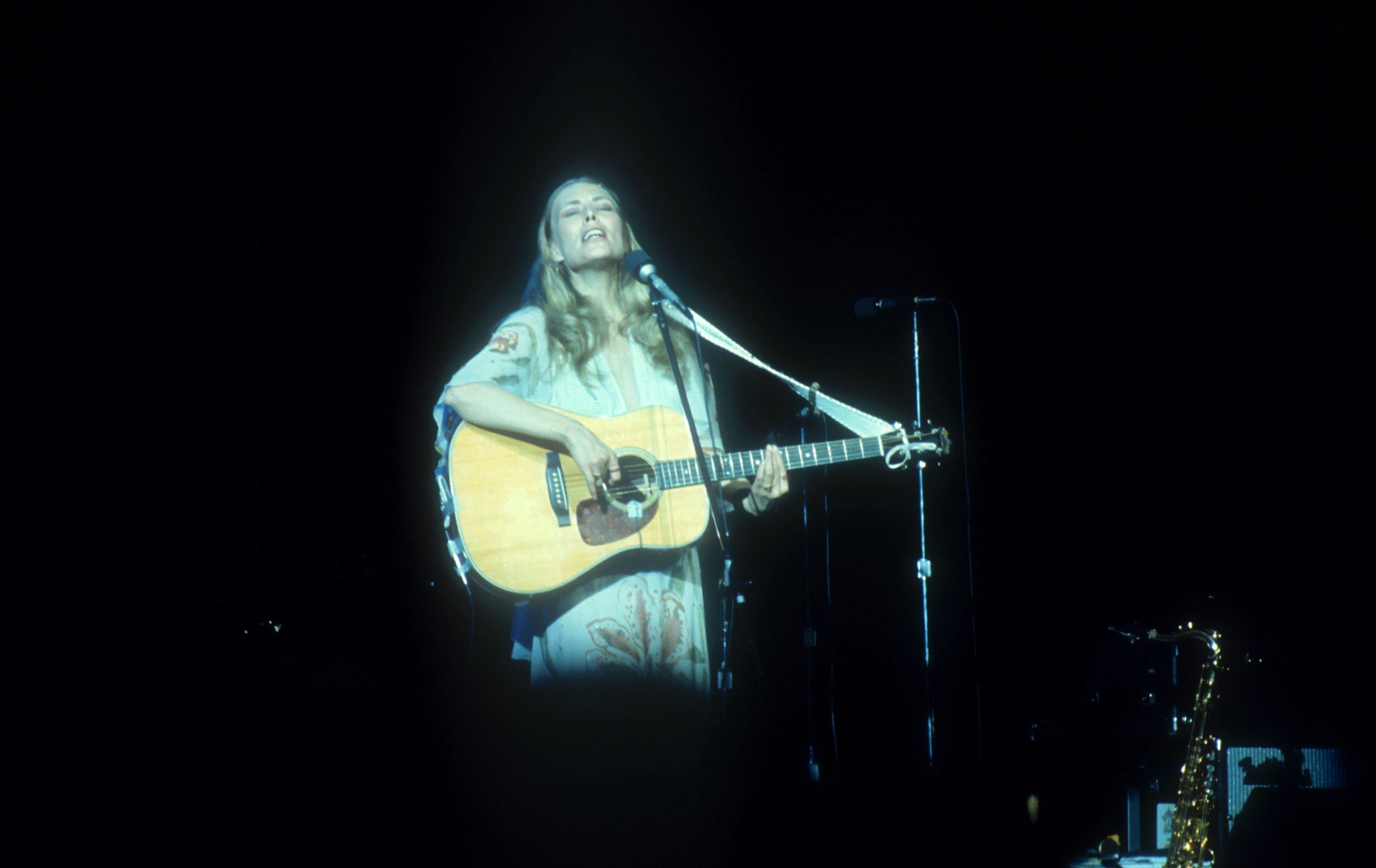 JONI MITCHELL, THE NEW VICTORIA, LONDON, BRITAIN - APR 1974