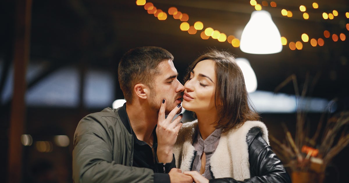 10 Romantic Date Ideas That'll Help You Fall Even More In Love