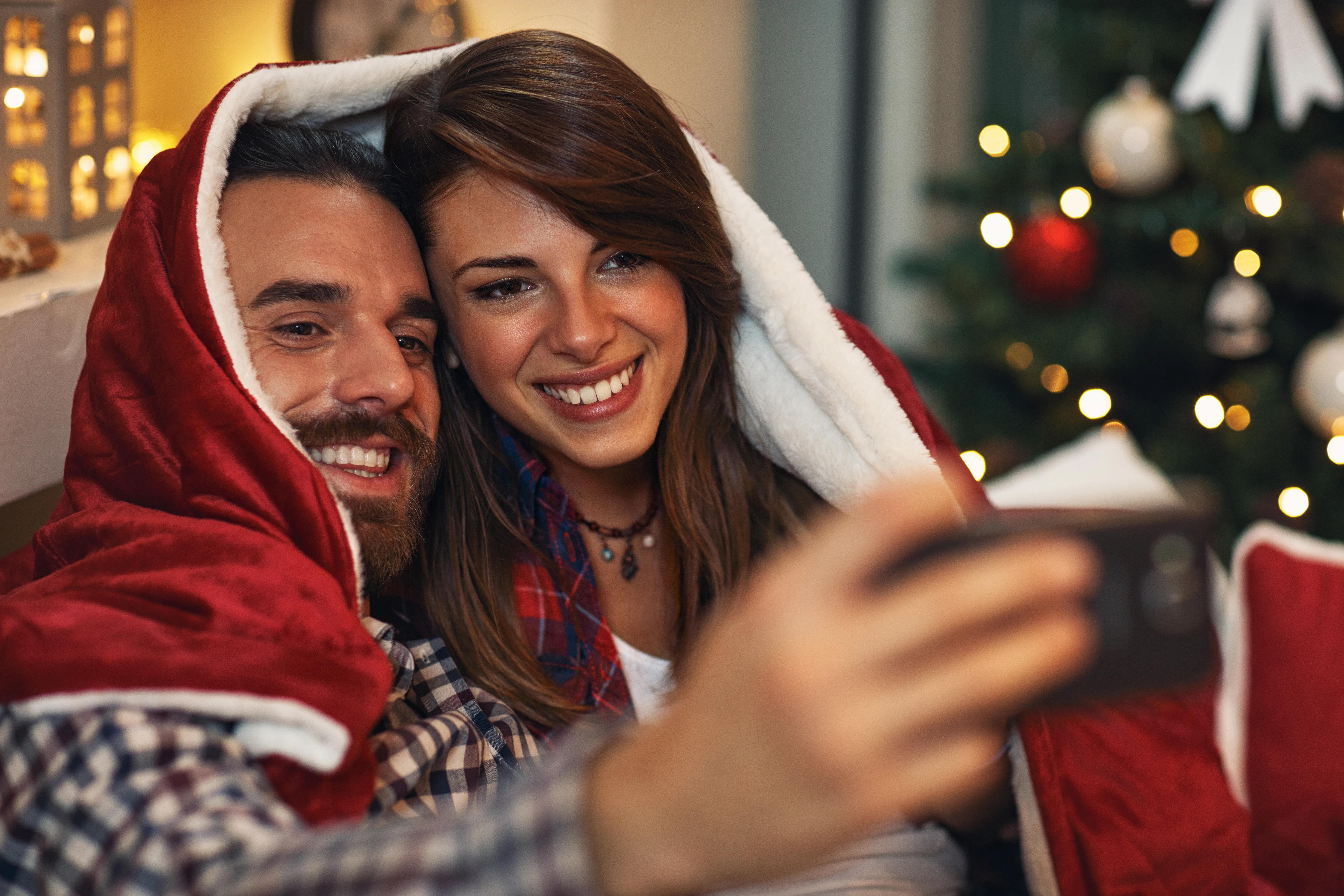 How The Holiday Season Can Make A New Relationship Seem More Serious Than  It Is