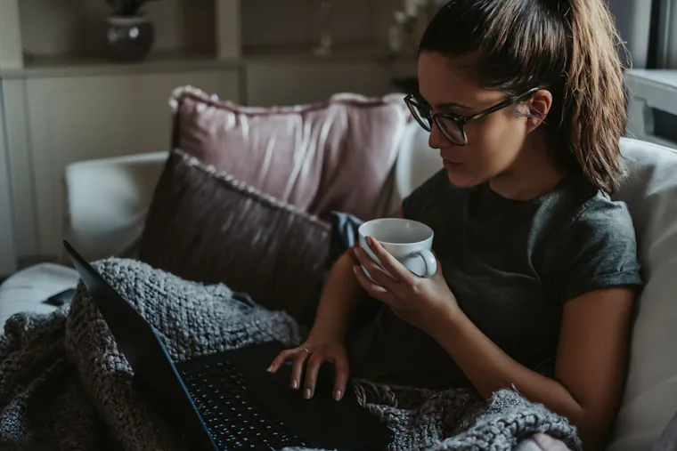 How To Spot A Fake Dating Profile According To Experts How To Spot A Fake Dating Profile According To Experts