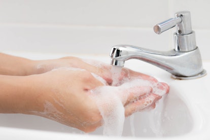 Wash your hands often when traveling. 