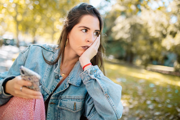 Recognizing signs your ex is still angry with you is key.