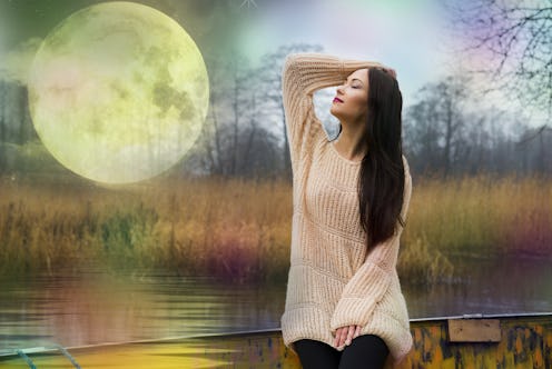 The woman and the full moon, in anticipation of the full moon