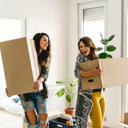 Lesbian couple moving into a new apartment	
