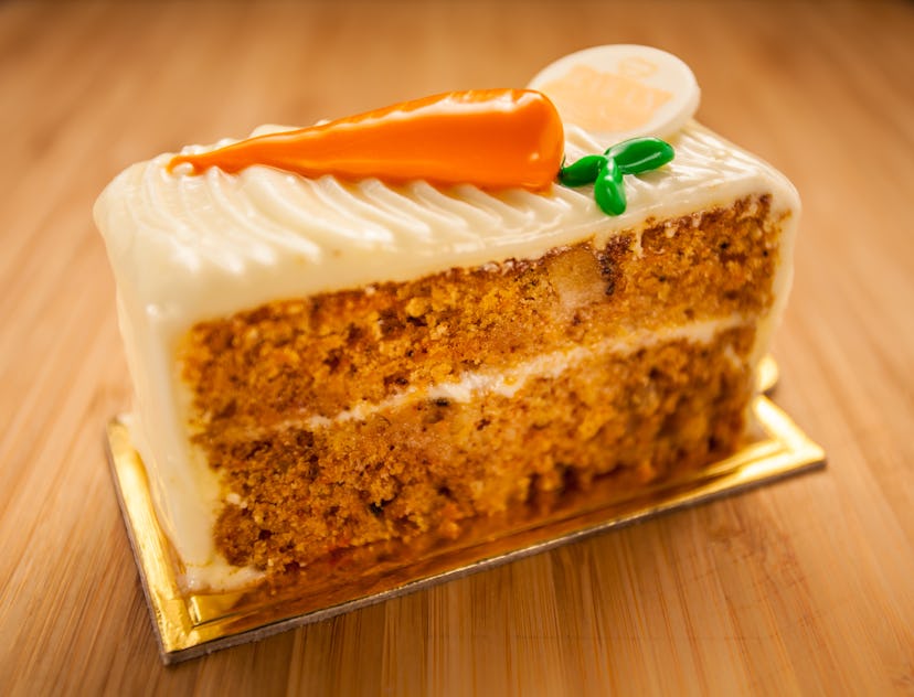  Carrot cake with white chocolate glaze