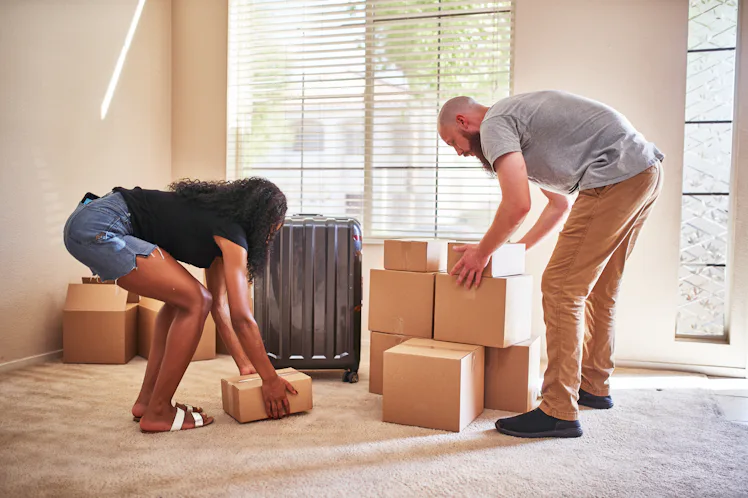 Moving In Problem After Moving In Together, Watch Out For These 4 Red Flags