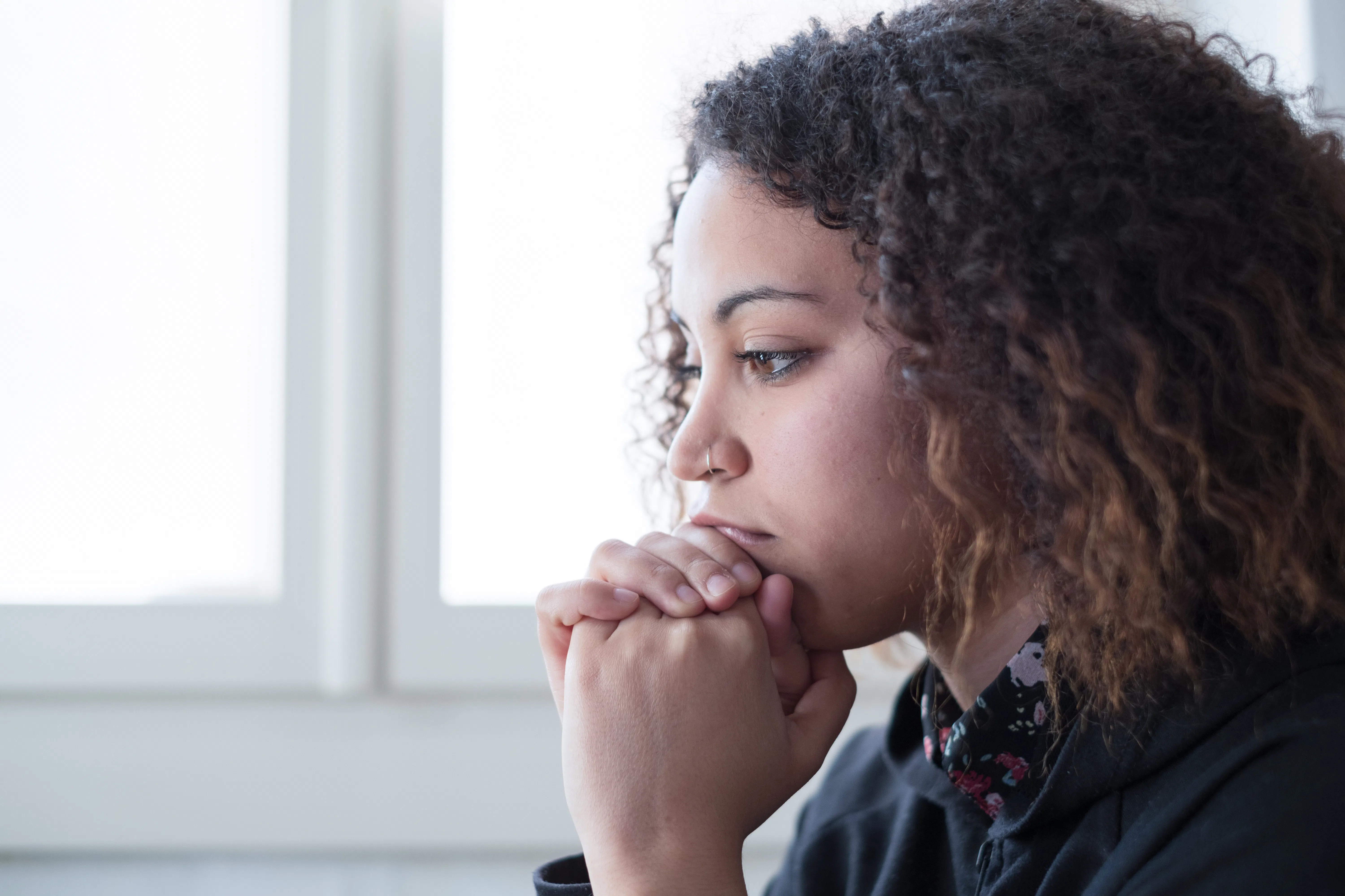 7 Signs You Have A Toxic Sibling & How To Navigate This Tricky Relationship